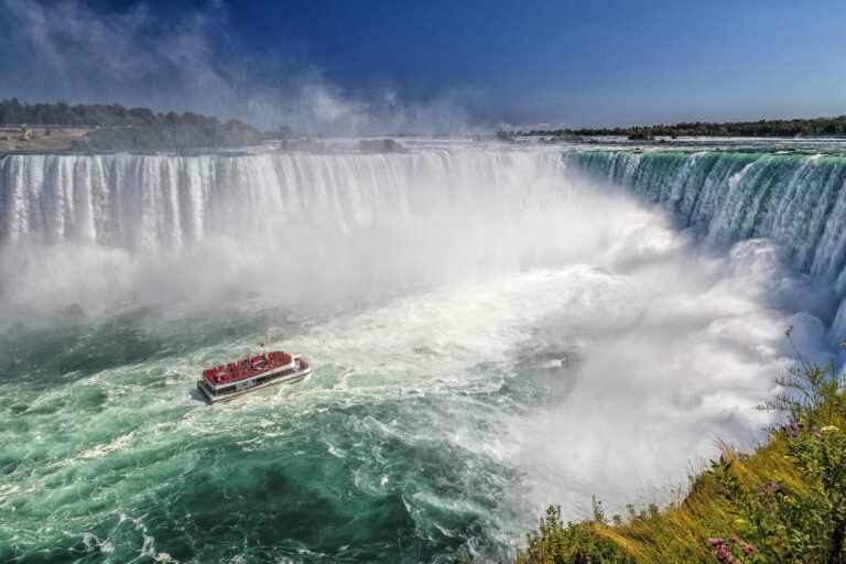 5 Must-See Attractions in Canada!