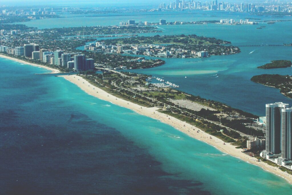 ashley satanosky mWN686Fsbgs unsplash Top 6 Must-Do Activities in Florida