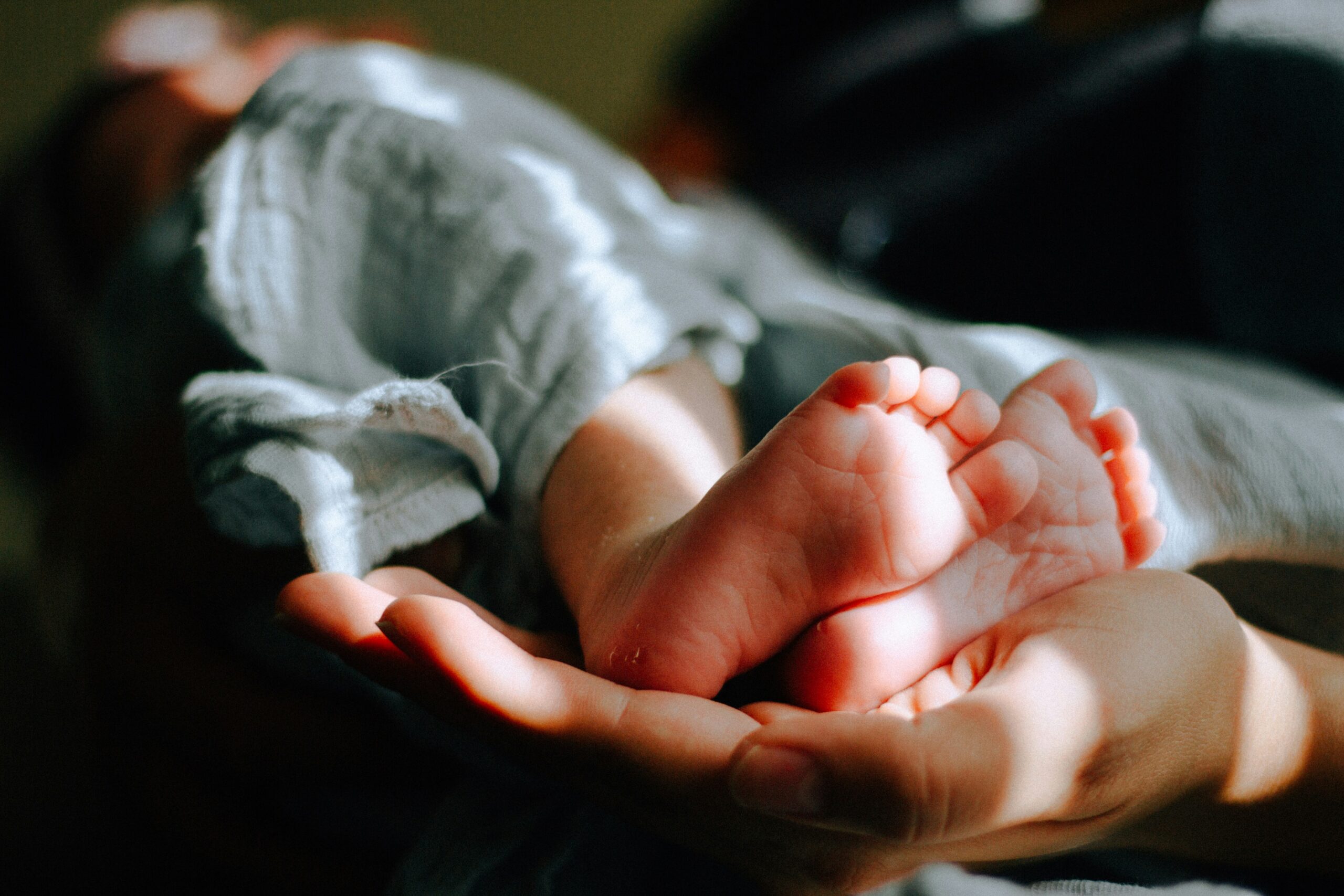 omar lopez vTknj2OxDVg unsplash scaled The Most Meaningful Gift Expectant Parents Can Give Their Baby